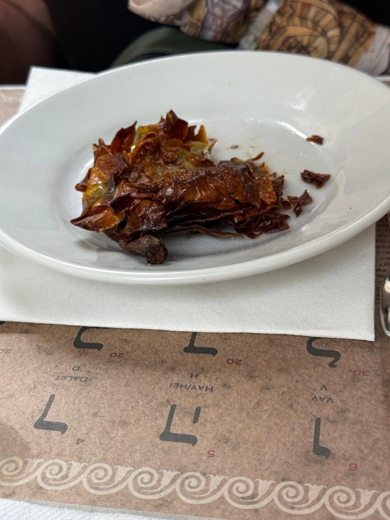 Koshere gerecht Carciofo Giudia bij Nonna Betta